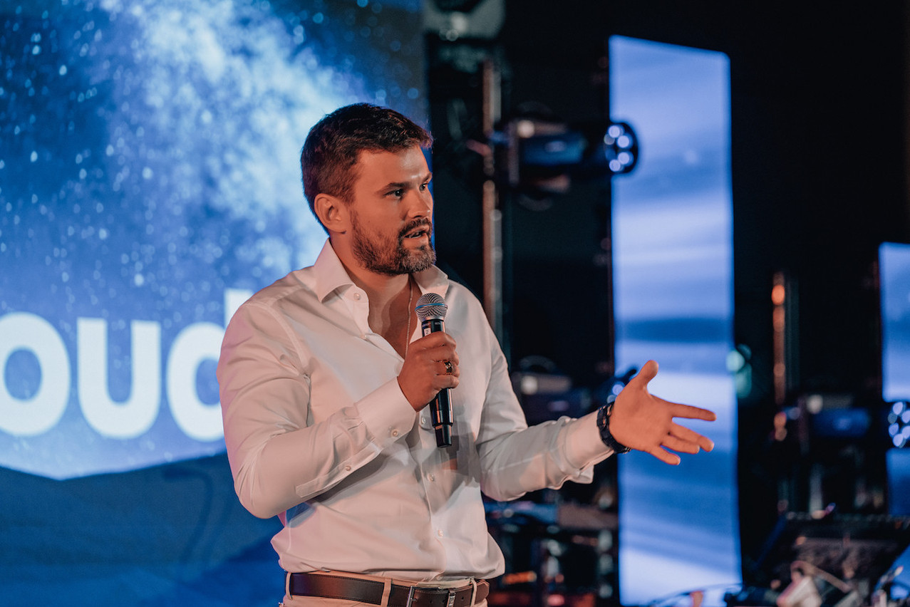 Like a "cloud plumber", Dmitry Panenkov has come up with a technological solution that enables users to switch from one supplier to another depending on their context, environment or needs, thereby reducing technological and financial friction. Photo: Emma Technologies