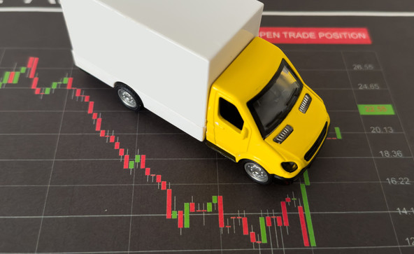 La commission européenne a autorisé ce vendredi le Luxembourg à mettre en place un régime d’aides de 54 millions d’euros. Les entreprises du transport routier et du fret ferroviaire pourront obtenir jusqu’à 70% de compensation de leurs surcoûts de carburant. (Photo: Shutterstock)