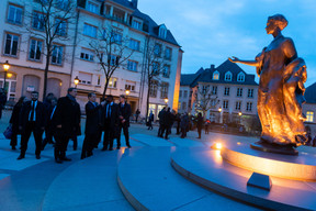 Les deux premiers ministres se sont promenés dans les rues de la capitale en se dirigeant vers le Lëtzebuerg City Museum. (Photo: SIP / Emmanuel Claude)