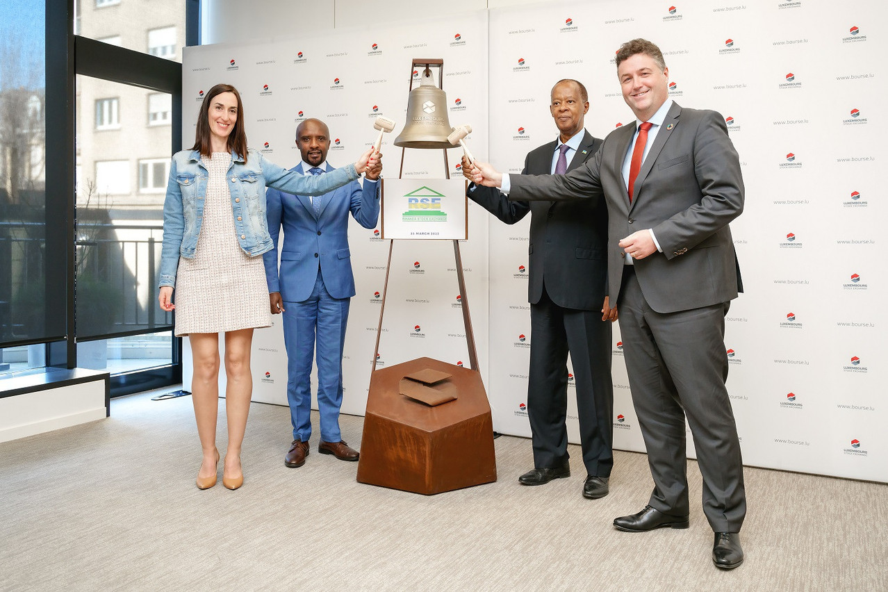 Les cérémonies Ring the Bell sont l’occasion de célébrer les accords passés entre la Bourse de Luxembourg et ses partenaires: ici, la Bourse du Rwanda. (Image: Luxembourg Stock Exchange)