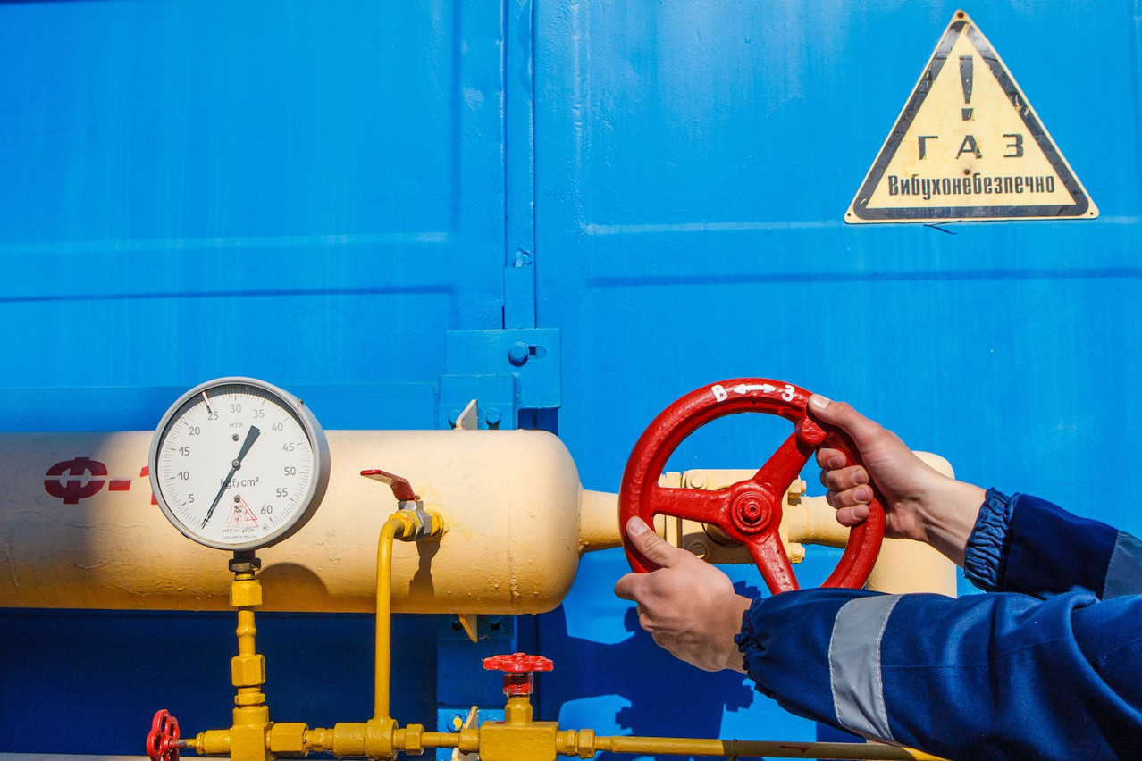 Year-to-date natural gas use has fallen by nearly a fifth in Luxembourg and by roughly a tenth in the EU. Library picture: An employee tightens the valve at a gas metering station near the western Ukrainian city of Uzhgorod, 21 May 2014. Photo credit: Gudak/Shutterstock.