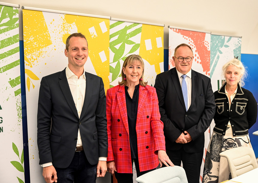 From left to right: Serge Wilmes and Lydie Polfer (both City of Luxembourg), agriculture minister Romain Schneider and Ann Muller (Luga not-for-profit) Photo: Photothèque de la Ville de Luxembourg / Charles Soubry