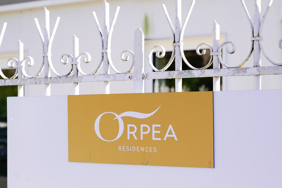 The new revelations about Orpea led to a 19% drop in its value on the Paris stock exchange. (Photo: Shutterstock)
