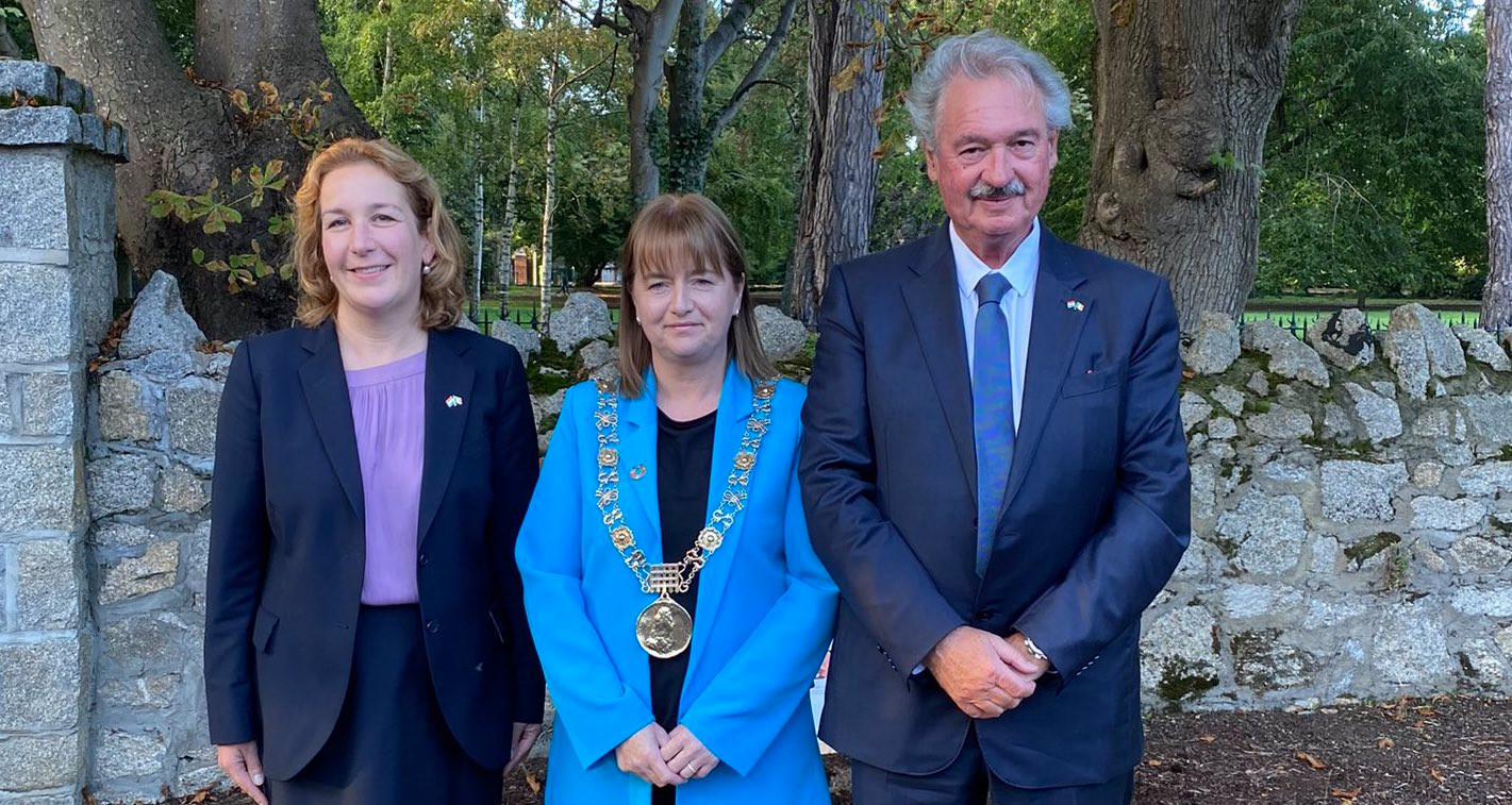 Jean Asselborn, foreign affairs minister, made official the opening of a new Luxembourg embassy in Dublin in the presence of the Luxembourg ambassador to Ireland, Florence Ensch, and Caroline Conroy (centre), Lord Mayor of Dublin. (Photo: MFA)