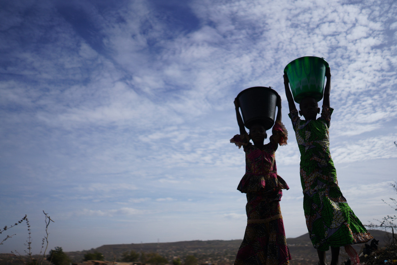 Le maintien de la paix environnementale vise à inclure les questions relatives aux terres et aux ressources naturelles, telles que l’accès à l’eau, dans la prévention et la résolution des conflits. (Photo: Shutterstock)