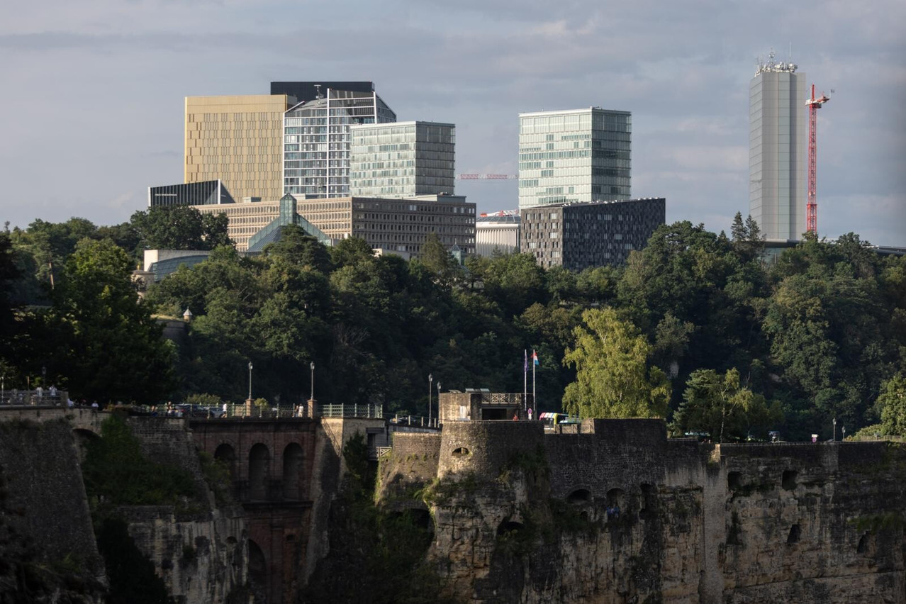 Luxembourg City remains the main driver of the country’s population growth, but urban development now extends well beyond the capital, resulting in a more polycentric spatial organisation. (Photo: Paperjam/archive)