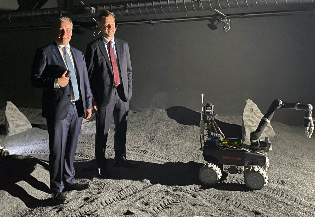 Claude Meisch and Franz Fayot posed for a photo on a moon surface of Luxembourg's first space lab, after presenting the Space Campus. (Photo: Maison Moderne)