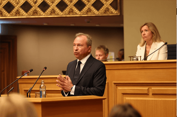 Gilles Roth is counting on this €1.7bn government bond issue to demonstrate the financial centre’s ability to roll out digital finance on a large scale. (Photo: Chambre des députés)