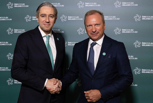Gilles Roth (right), Luxembourg’s Minister for Finance, with his Irish counterpart, Simon Harris, in September 2026 in Dublin. The two countries are partners within the European Union, but competitors in the investment fund sector: unlike Luxembourg, Ireland does not levy an annual tax based on the assets of investment funds. (Photo: SIP)