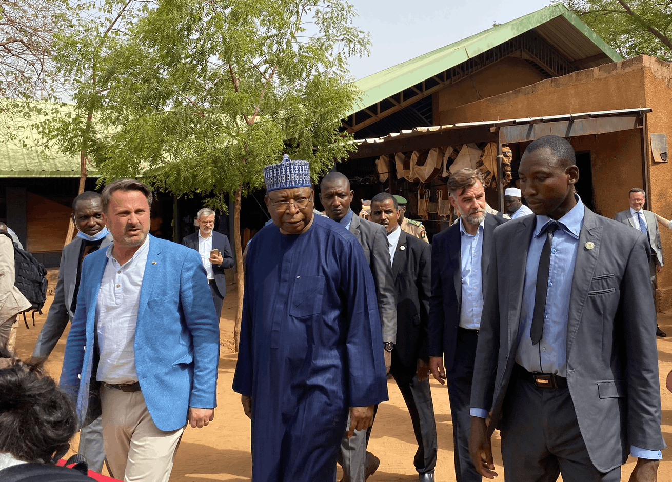 The delegation at the Wadata artisanal village funded by Luxembourg AO