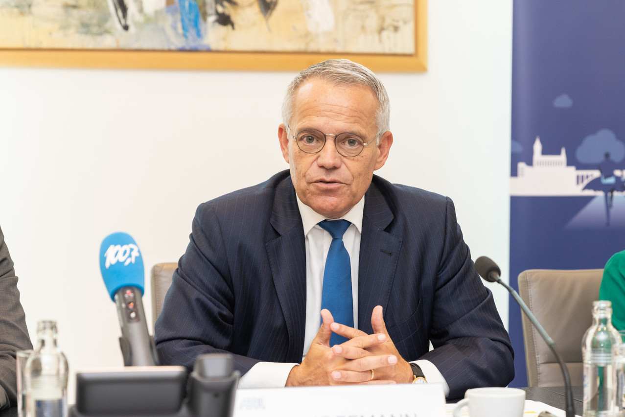 Guy Hoffmann, chair of Luxembourg’s Banque Raiffeisen and freshly appointed chair of the International Raiffeisen Union. Library picture: Guy Hoffmann seen speaking at a Luxembourg Bankers’ Association (ABBL) press conference, 27 April 2023. Photo: Romain Gamba/Maison Moderne