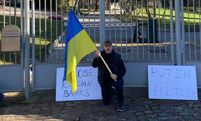  Mark Kitchell at the gates of the Russian embassy in Luxembourg on Sunday afternoon, 27 February  Mark Kitchell