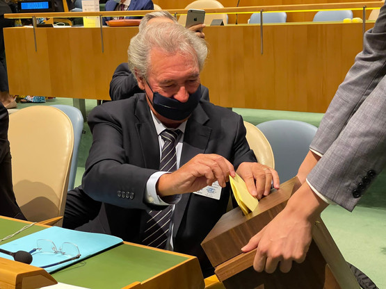 Jean Asselborn a voté lors de l’élection des nouveaux membres du Conseil des droits de l’Homme des Nations unies. Le Luxembourg a obtenu son siège avec 180 voix. (Photo: MAEE)