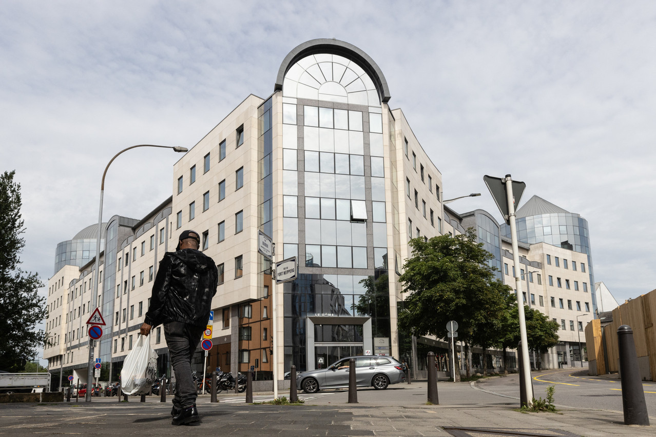 “In 2024 the bank expanded further its legal and compliance teams with a view to allocate more time to sanctions’ compliance,” said the Bank GPB International, a Gazprombank unit based inthe Gare district, in its 2023 annual report. Photo: Guy Wolff / Maison Moderne