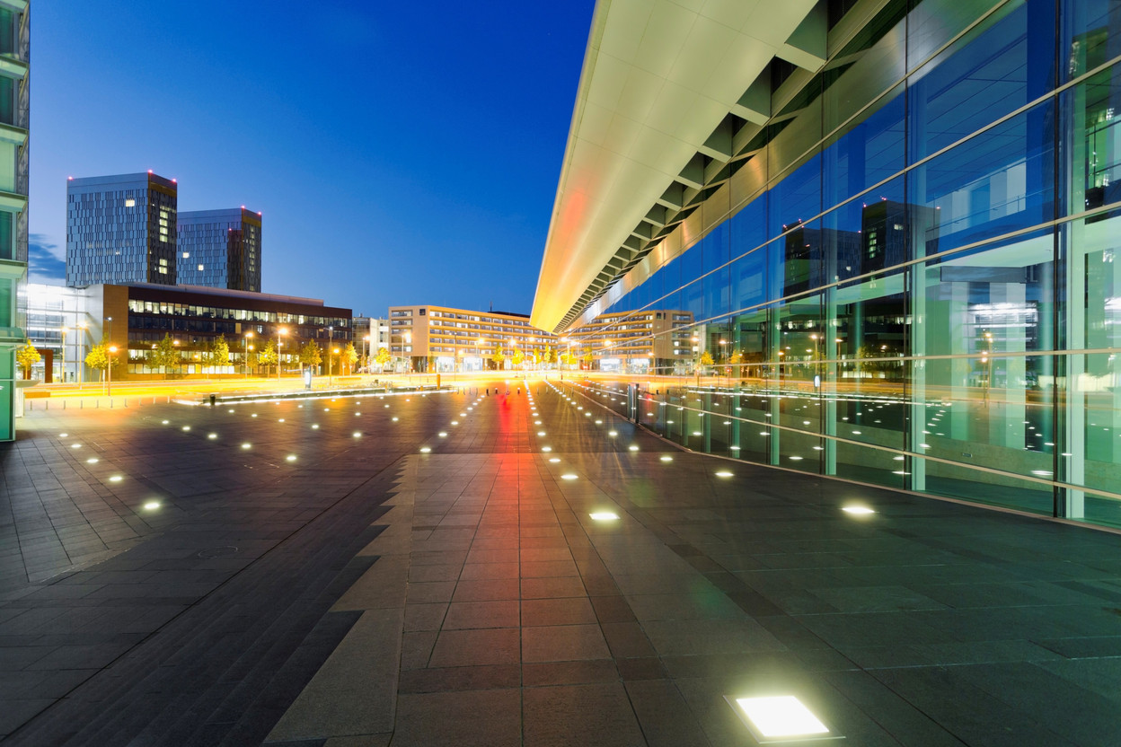 Luxembourg, Luxembourg City,  m odern buildings at the Place de l ’ Europe at night . (Photo:  Getty Images )