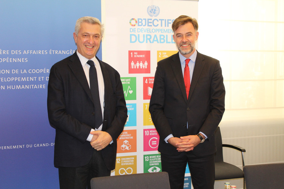 During his meeting with cooperation and humanitarian action minister Franz Fayot (LSAP) the head of the UNHCR, Filippo Grandi signed a Strategic Partnership Framework covering the period 2022-2025. Photo: Directorate for Development Cooperation and Humanitarian Action