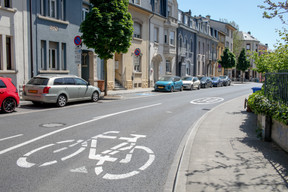 La rue des Trévires, dans la quartier de Bonnevoie, est, en tant que «rue cyclable», devenue une «zone 30». (Photo: Matic Zorman / Maison Moderne)