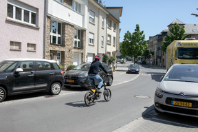 «Il faut des quartiers apaisés, sans trafic de passage, avec des voitures à faible vitesse», recommande François Benoy pour inciter à l’utilisation du vélo. (Photo: Matic Zorman / Maison Moderne)
