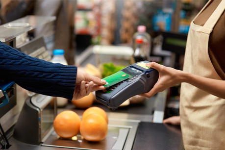 L’utilisation de différents moyens de paiement varie selon le statut social et l’intérêt pour les nouvelles technologies. (Photo: Shutterstock)