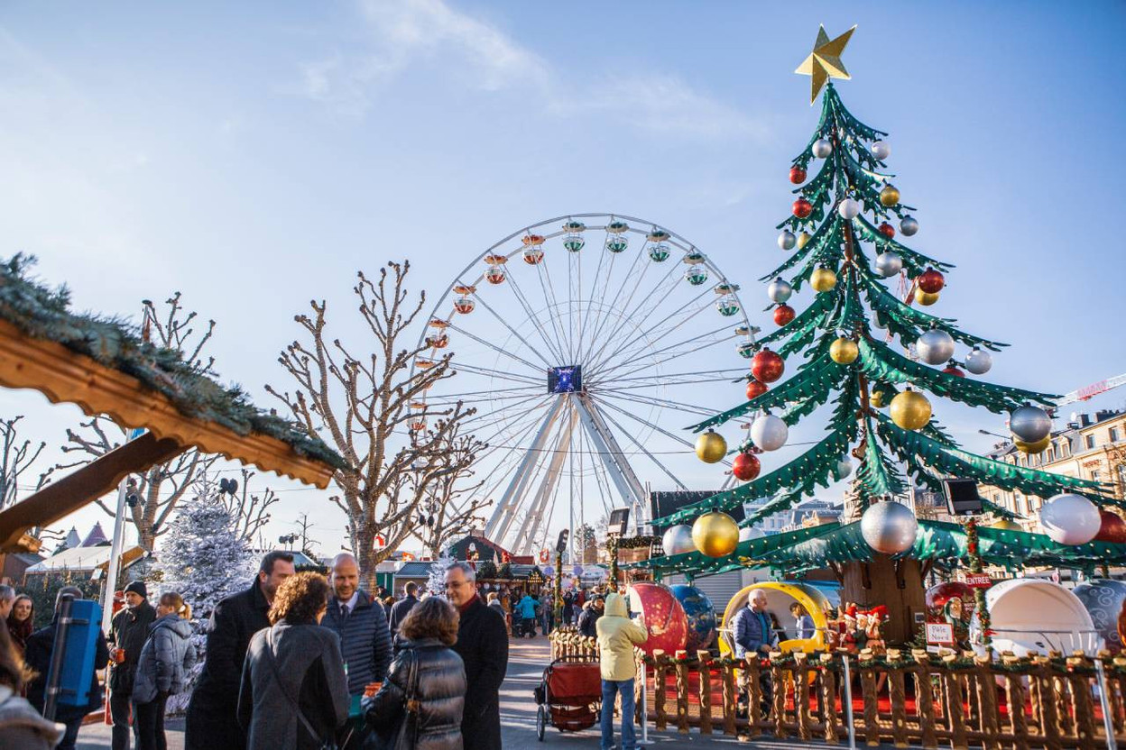 Beneath the lights of Place de la Constitution, the Luxembourg City Christmas market unfurls its chalets around the Gëlle Fra, transforming the heart of the capital into a veritable winter wonderland. (Photo: Maison Moderne/archives)