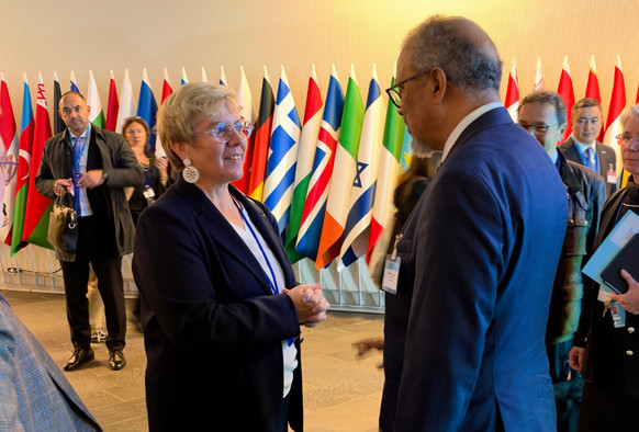 A study published by the WHO in April 2026 shows that nearly two-thirds of EU countries are already using AI in diagnosis. However, only 8% have a dedicated AI strategy for healthcare. It is this gap that the director-general of the WHO, Tedros Adhanom Ghebreyesus – pictured here with Martine Deprez, minister for health and social security – aims to bridge with the office in Luxembourg. (Photo: SIP)