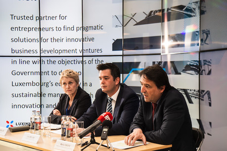 Le ministre des Classes moyennes, Lex Delles, entre la CEO de Luxinnovation Sasha Baillie et le président Mario Grotz, a encouragé les entreprises à s’adresser à l’agence pour obtenir informations et aides. (Photo: Nader Ghavami)