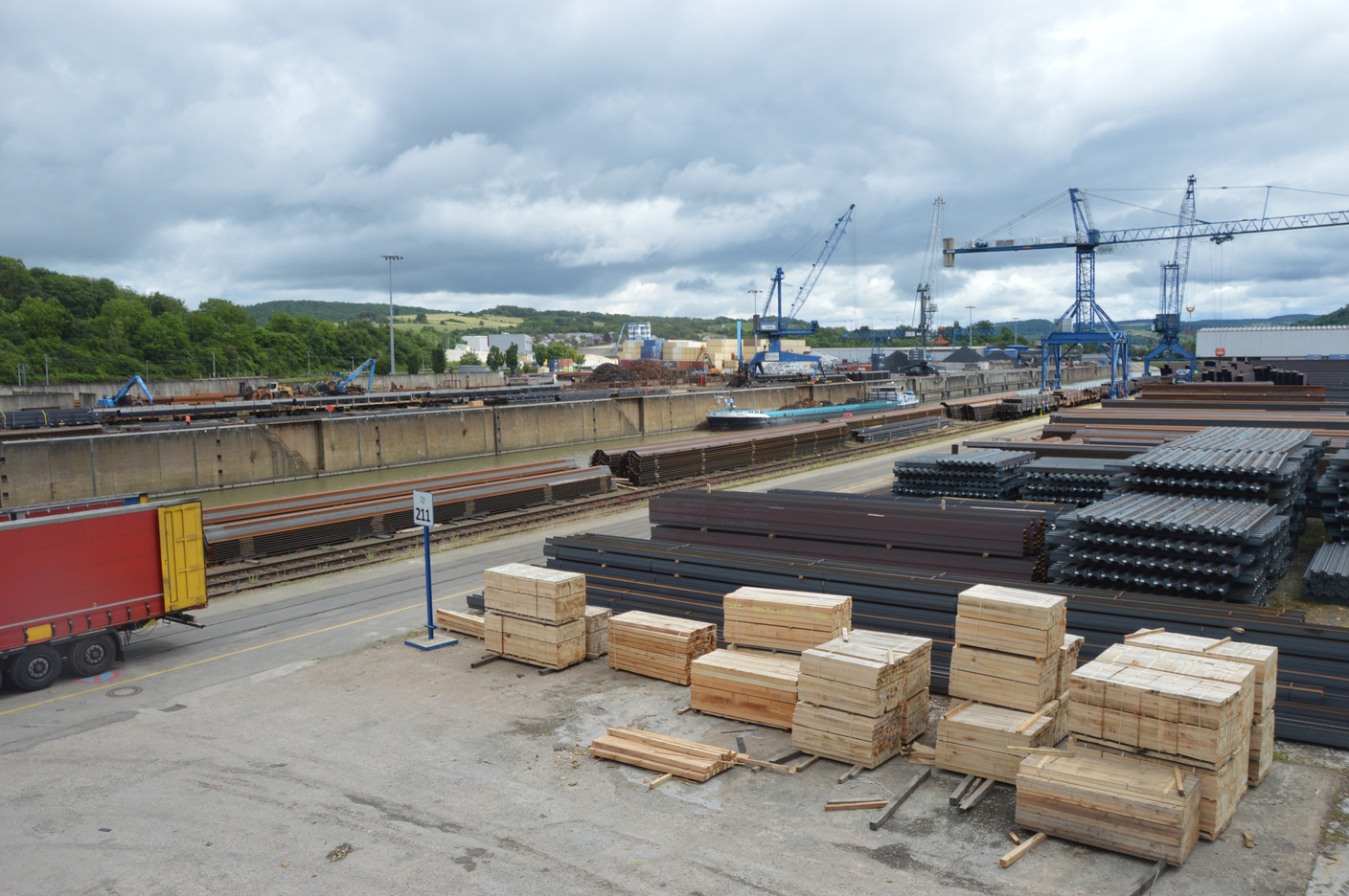 Luxport specialises in handling metal products (long steel, flat steel, scrap metal, etc.).  Photo: Maëlle Hamma/Maison Moderne