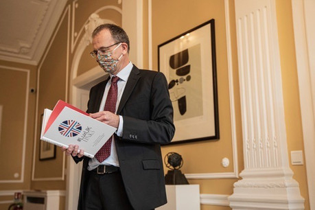 Né d’une série de tweets en 2016, qui ont conduit à une exposition nationale qui a également fait le tour du Royaume-Uni, «#LuxUKLinks» raconte l’histoire de la relation entre le Grand Duché et le Royaume-Uni. (Photo: Jan Hanrion/Archives Maison Moderne)