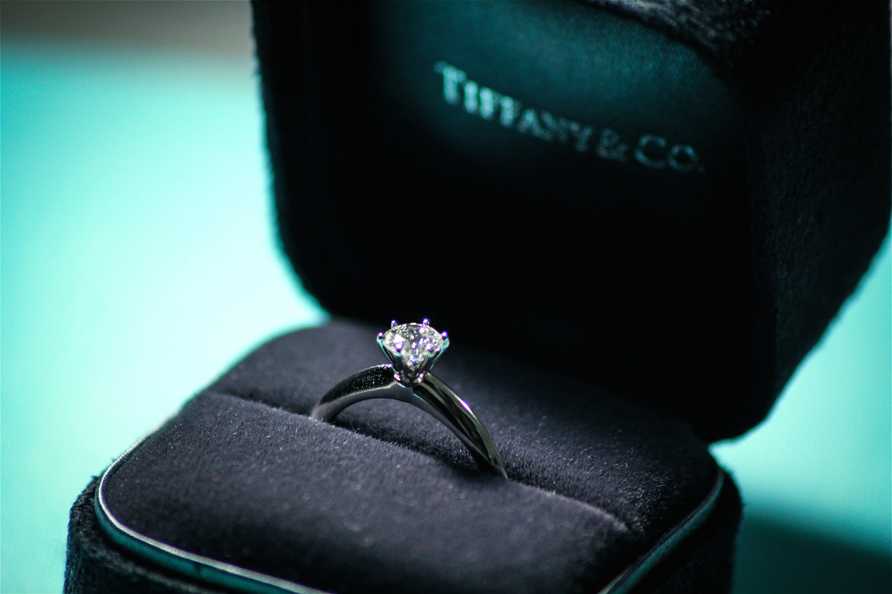 Réputé pour ses bagues de fiançailles et ses colliers de diamants blancs, Tiffany est une belle prise pour le groupe de luxe LVMH. (Photo: Shutterstock)