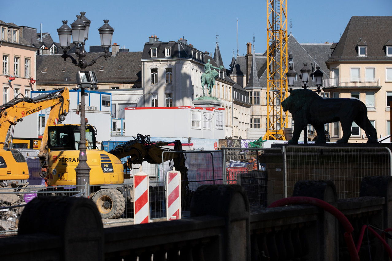 Works on the Knuedler car park and the-paving of the square above it have left Place Guillaume II a construction site for months Photo: Guy Wolff/Maison Moderne