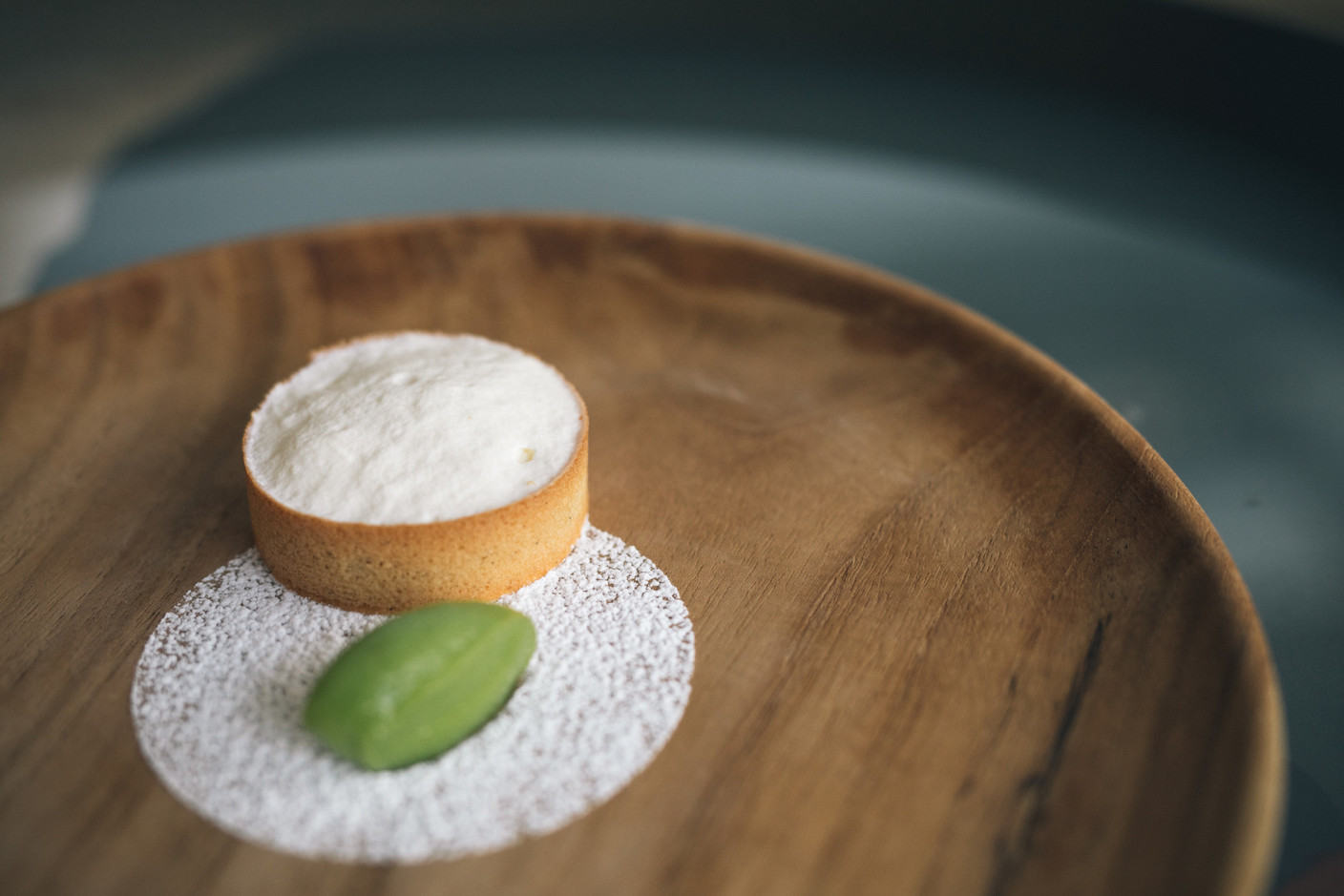 Mélanges de textures et de saveurs, explorations techniques et apports exotiques rendent la cuisine de Cyril Molard exceptionnelle à bien des niveaux…   Maison Moderne