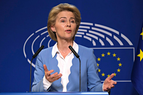 Ursula von der Leyen, présidente de la Commission européenne, a annoncé le 20 mars que les critères de déficit public et de dette publique seraient gelés pour une durée indéterminée. (Photo: Shutterstock)