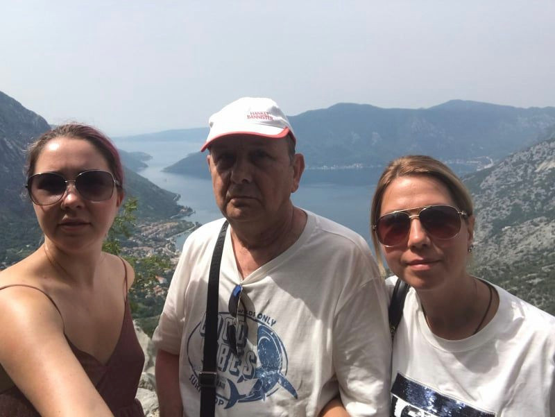 Vladyslava Kovbasa, photographiée avec son père et sa sœur lors de vacances en famille en juin 2021. (Photo: Vladyslava Kovbasa) 