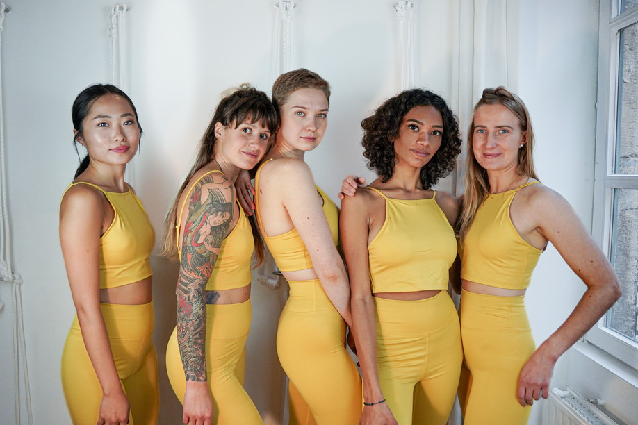 Mahī is a new Luxembourg yoga wear brand founded by two local yoga practitioners who want to offer more sustainable and stylish designs. Mahī