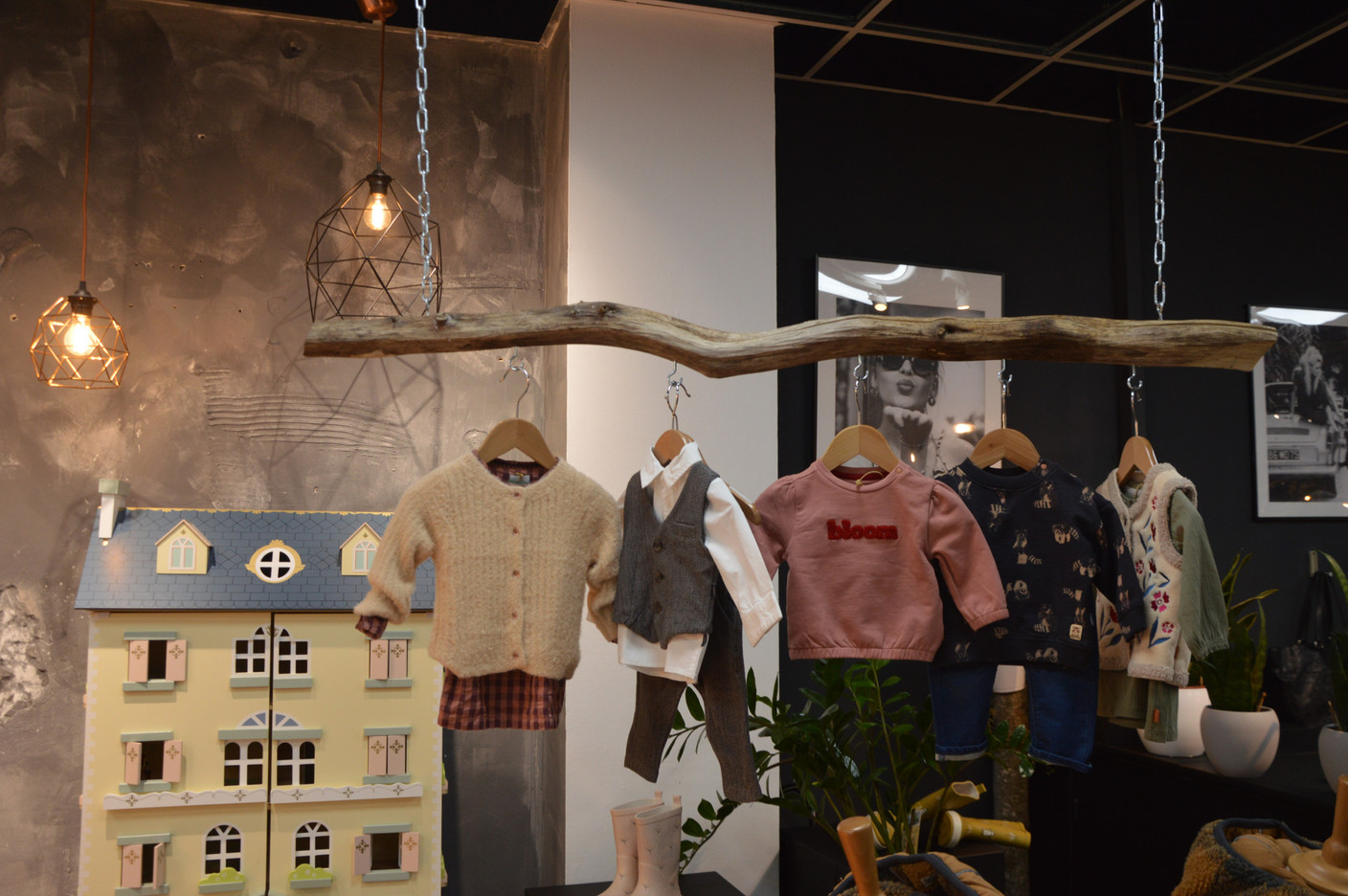 In the Papillons corner, children’s clothes and toys give the store a more family-friendly feel.  Photo: Maëlle Hamma/Maison Moderne