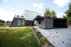 Pour maximiser les capacités du bâtiment à récupérer l’énergie solaire, EHS et le cabinet architecture zone ont également veillé à positionner le bâtiment de façon idéale. (Architecture Zone)