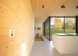 Le bois occupe une belle présence à l’intérieur. ((Photo: Morph4))