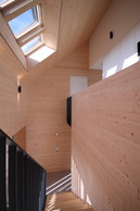 La cage d’escalier est généreuse, haute sous plafond. ((Photo: Morph4))