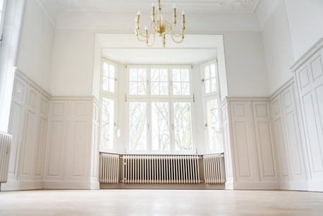 Six chambres, quatre étages, construit en 1900. Surface de 270 m 2 . Prix: 3.250.0000€ (Crédit: Immophoto)