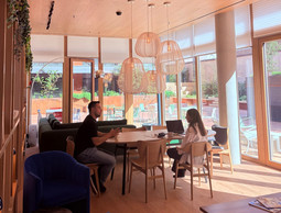 Here and there, plenty of places to work and socialise. (Photo: Alix Bellac)