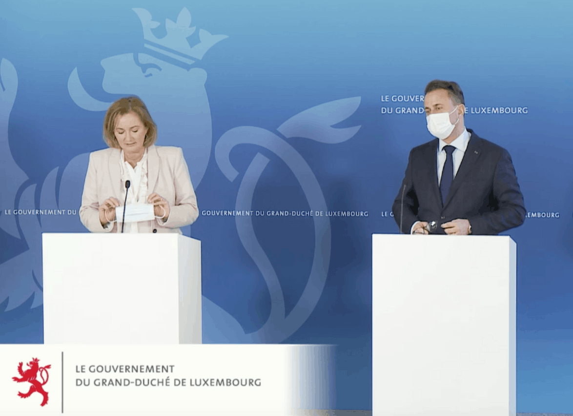 La ministre de la Santé, Paulette Lenert, et le Premier ministre, Xavier Bettel, ont annoncé la fin du régime 3G obligatoire dans les entreprises, commerces et loisirs. (Photo: capture d’écran)