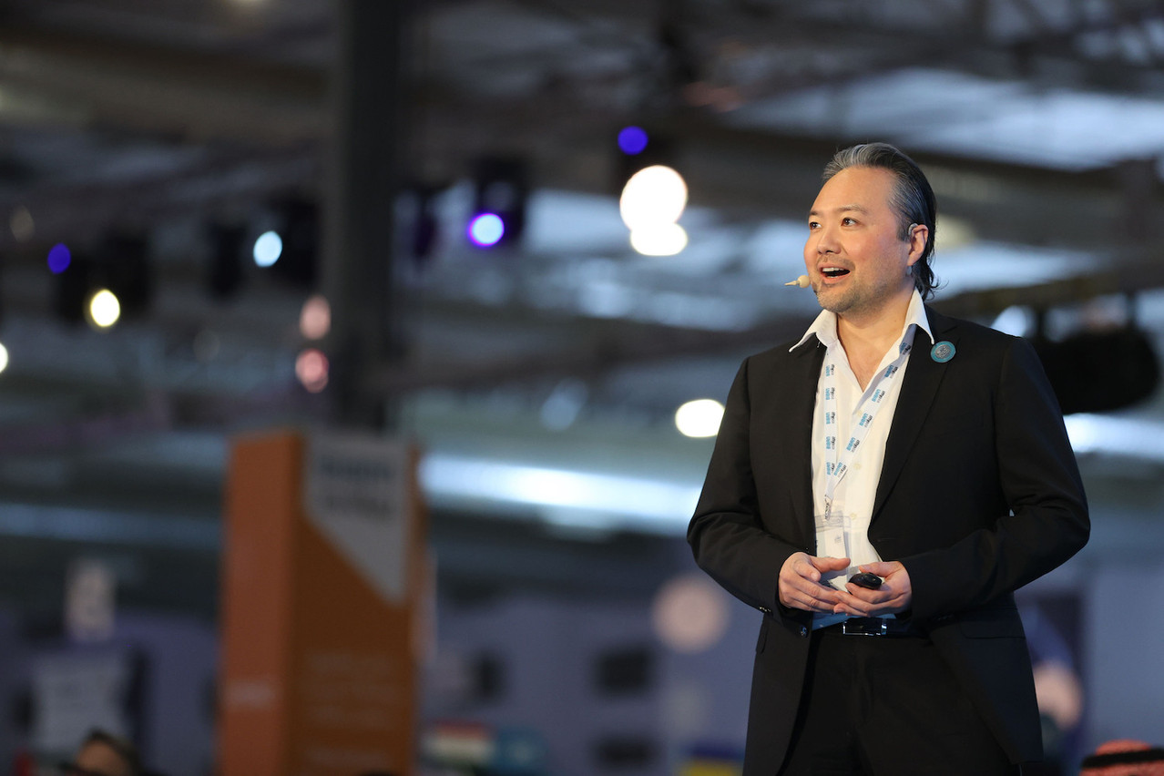 William Choi, cofondateur de Neurabody, après avoir lui-même souffert de mal de dos: avec des capteurs et une intelligence artificielle, sa solution permet de mieux se tenir. (Photo: Neurabody)