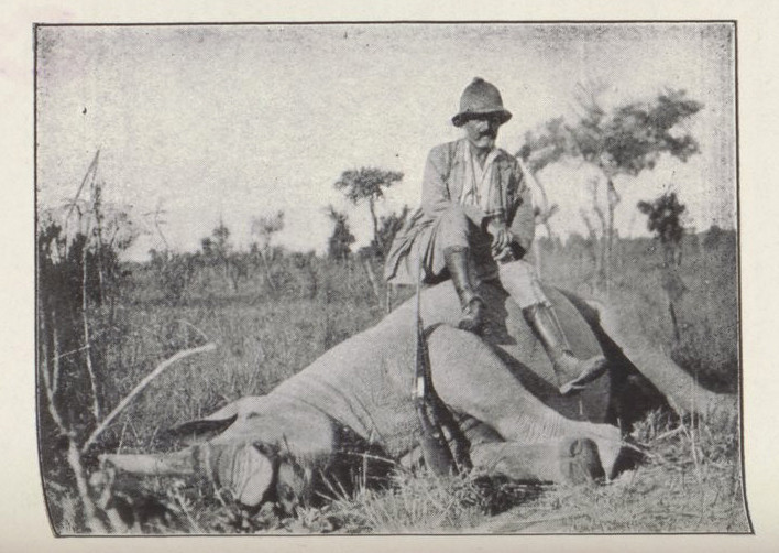 Maurice Pescatore en chasseur de gros gibier (Photo: image publiée dans «Chasses et voyages au Congo» (1932), p. 97)