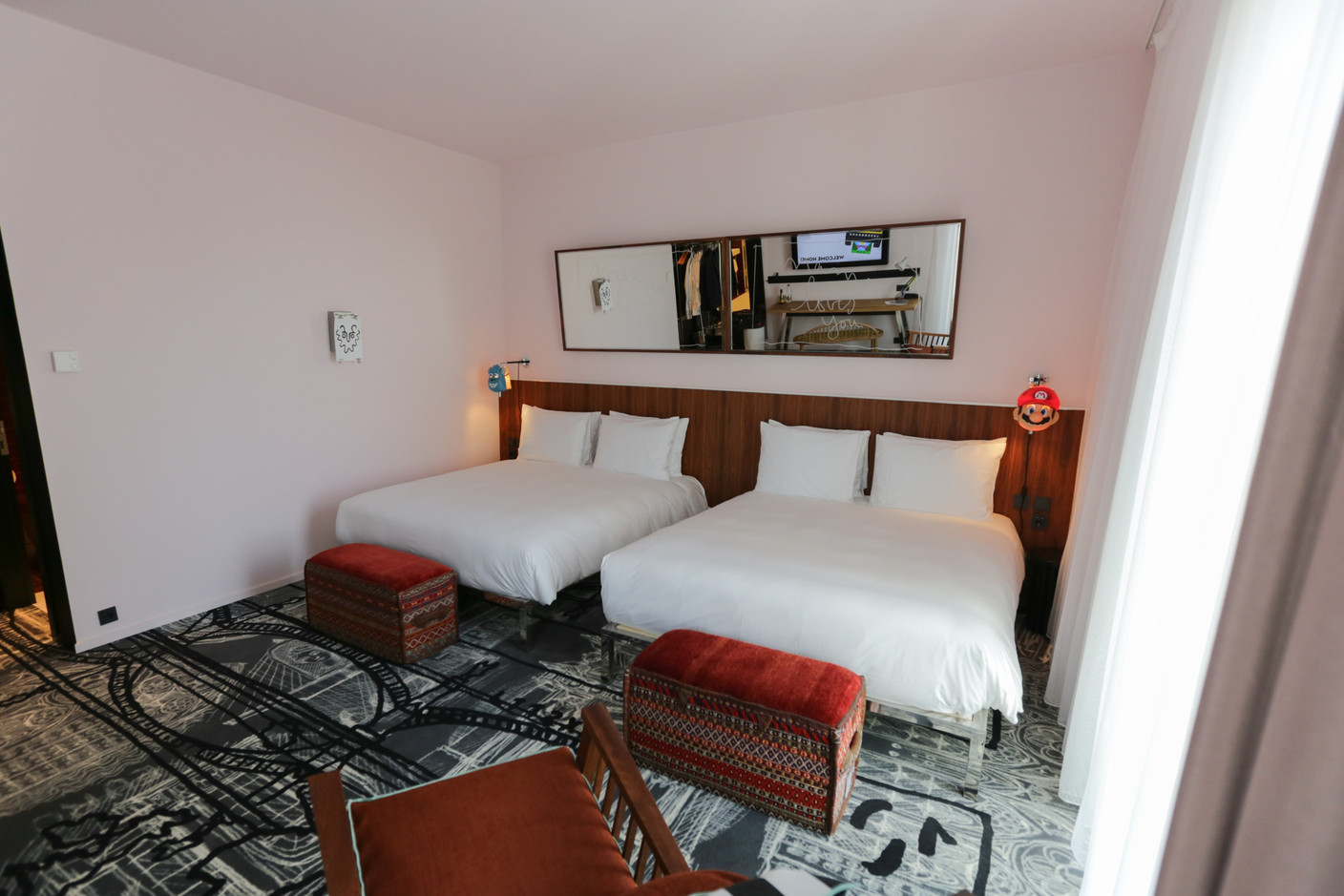 Les chambres sont toutes aménagées de manière similaire, et profitent de lits confortables. (Photo: Romain Gamba / Maison Moderne)