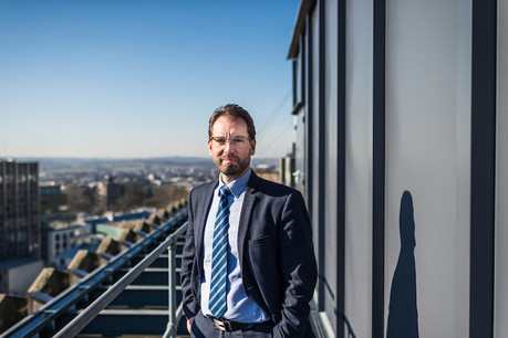 La première année de l’Agence spatiale luxembourgeoise a été chargée pour son directeur, Marc Serres, et la quinzaine de personnes qui l’entourent... mais la deuxième le sera tout autant, prédit-il. (Photo: Mike Zenari pour la LSA)