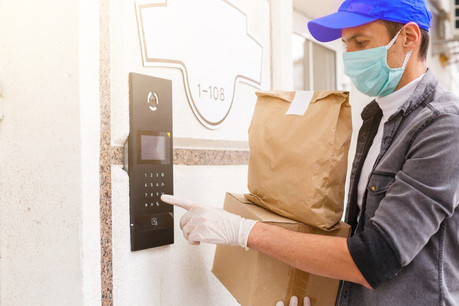 Dix minutes. C’est la promesse de plus en plus de nouveaux acteurs. Dix minutes après une commande alimentaire, ils sonnent à la porte du client. Un défi rentable, cela reste à démontrer. (Photo: Shutterstock)
