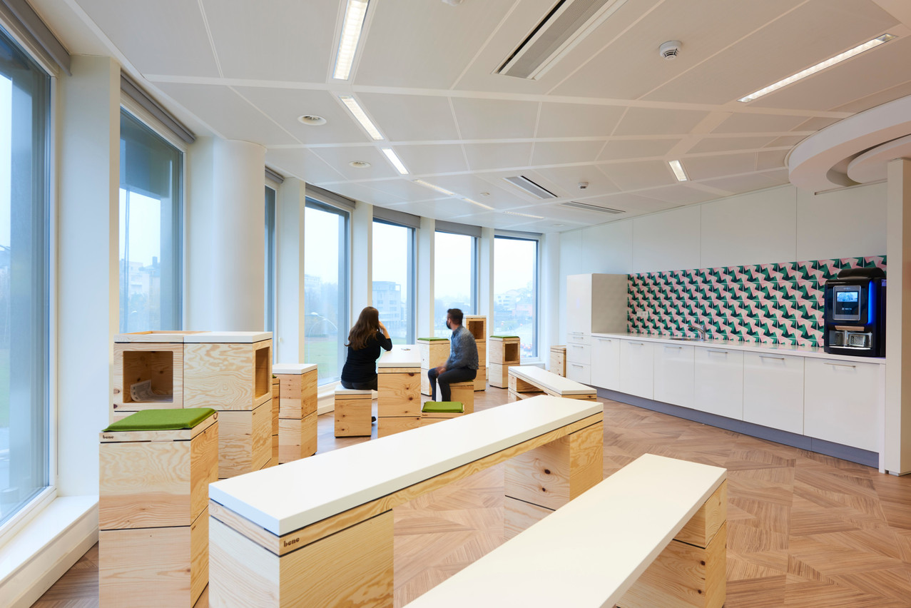 Les nouveaux aménagements d’AXA Lux :  vers une nouvelle manière de concevoir les espaces de bureaux . (Photo:  C&W Design+Build )