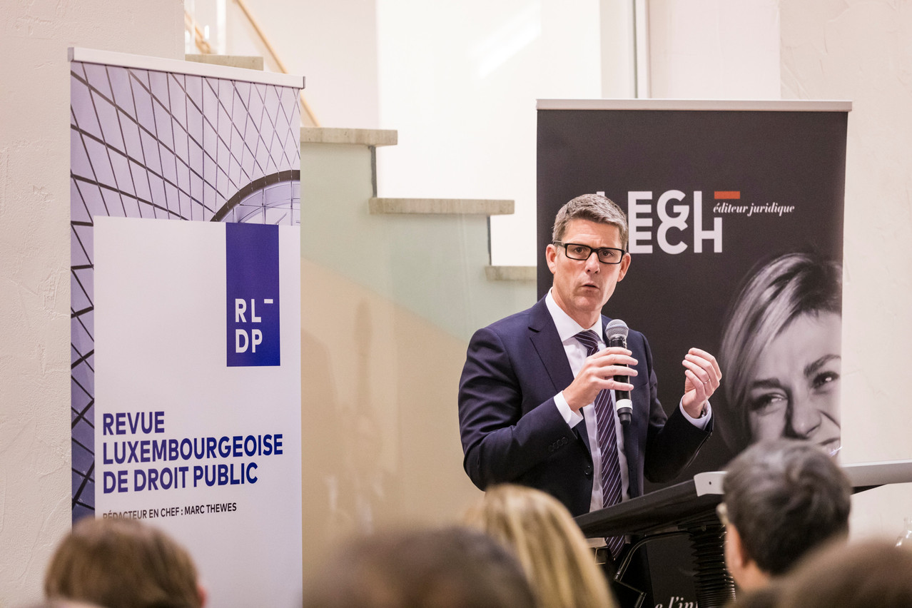Marc Thewes est un juriste reconnu de la Place. Il enseigne le droit public économique à l'Université du Luxembourg et la procédure administrative dans le cadre des cours complémentaires de droit luxembourgeois. (Photo: Caroline Martin, Caro-Line Photography/Maison Moderne)