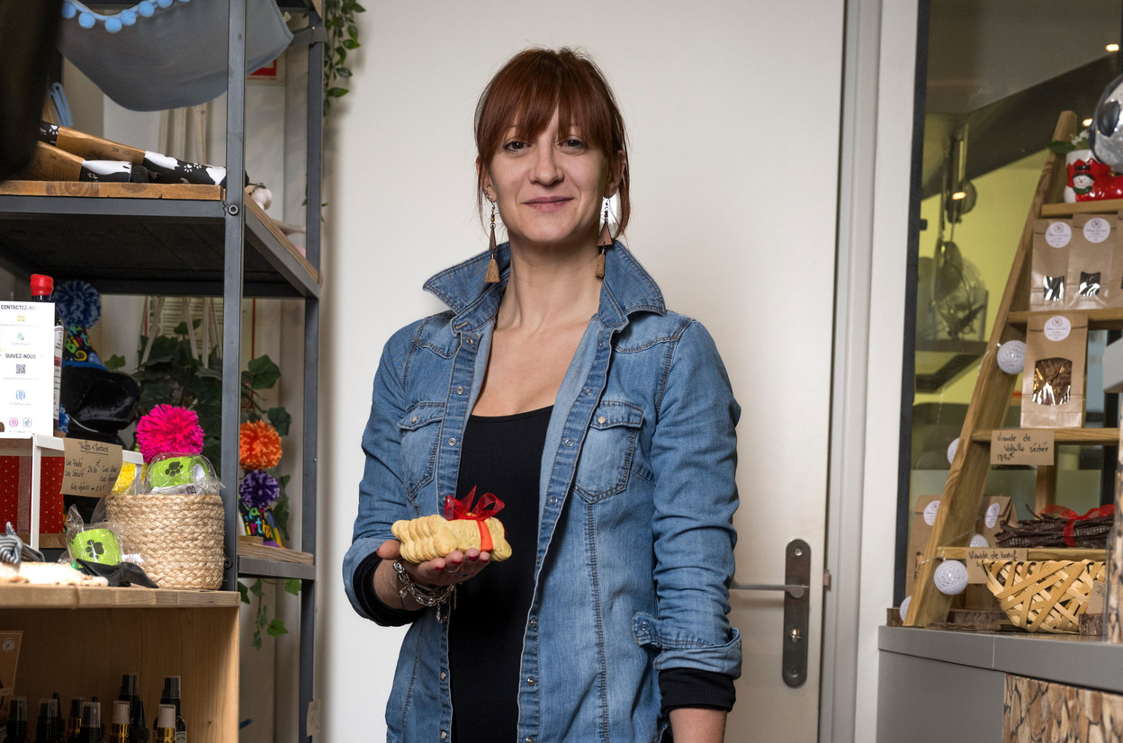 A former restaurateur, Marjorie Huber shifted her focus in 2017 to animal welfare and opened Cofficook in 2021. She is learning the techniques from a pastry chef, developing her recipes and planning to train in dog training to broaden her offering. Photo: Nader Ghavami