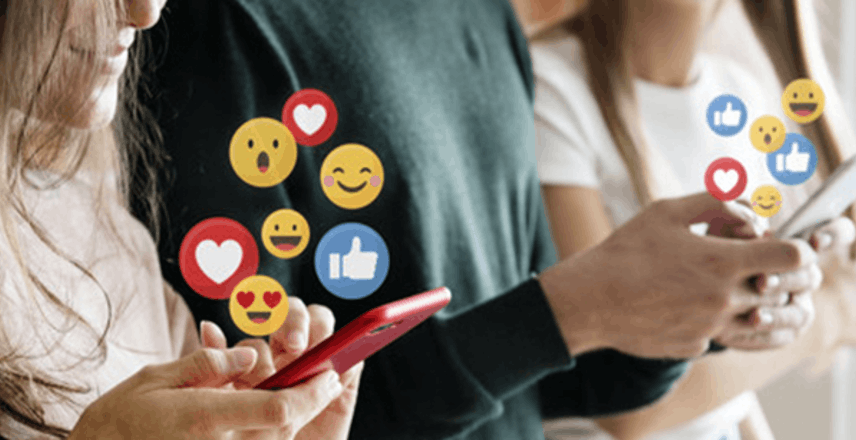 Tout le monde est connecté au sein de différentes communautés et de différents réseaux sociaux (Photo : Social Seeder)